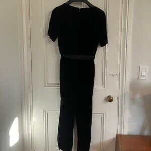 Ann Taylor Petites black velvet round neck short sleeved jumpsuit Size 8P